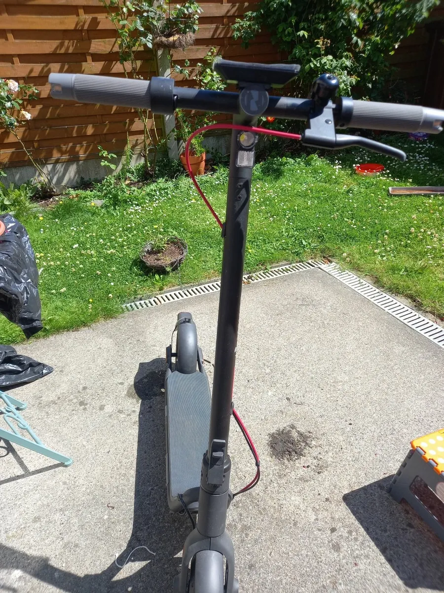 Navee "125 i Pro" Electric Scooter - Image 4