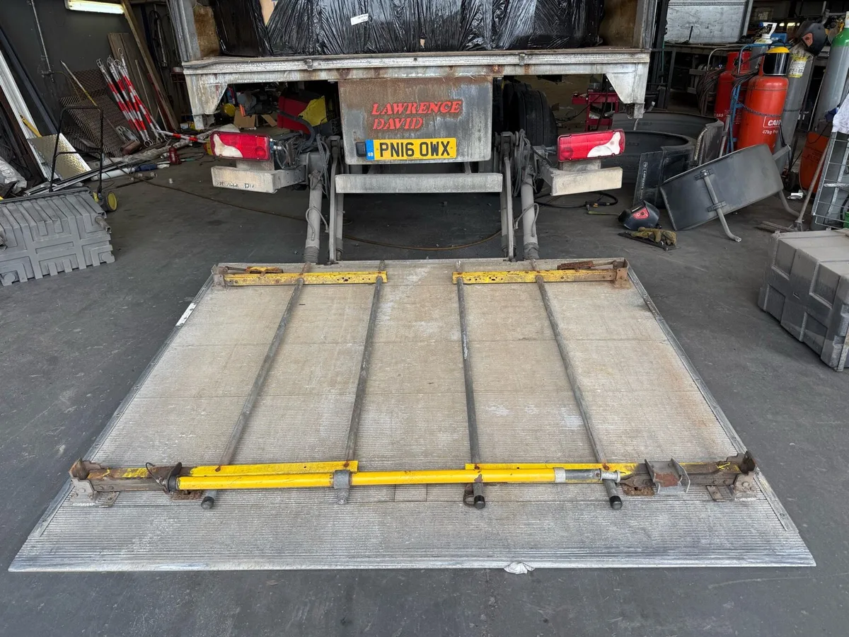 TAIL LIFT - Image 2