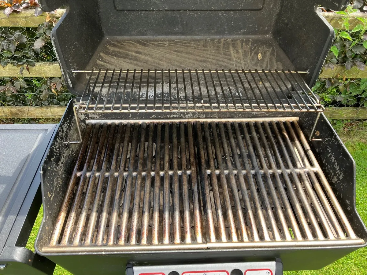 Ducane Gas Barbecue + Gas Cylinder €120 - Image 4