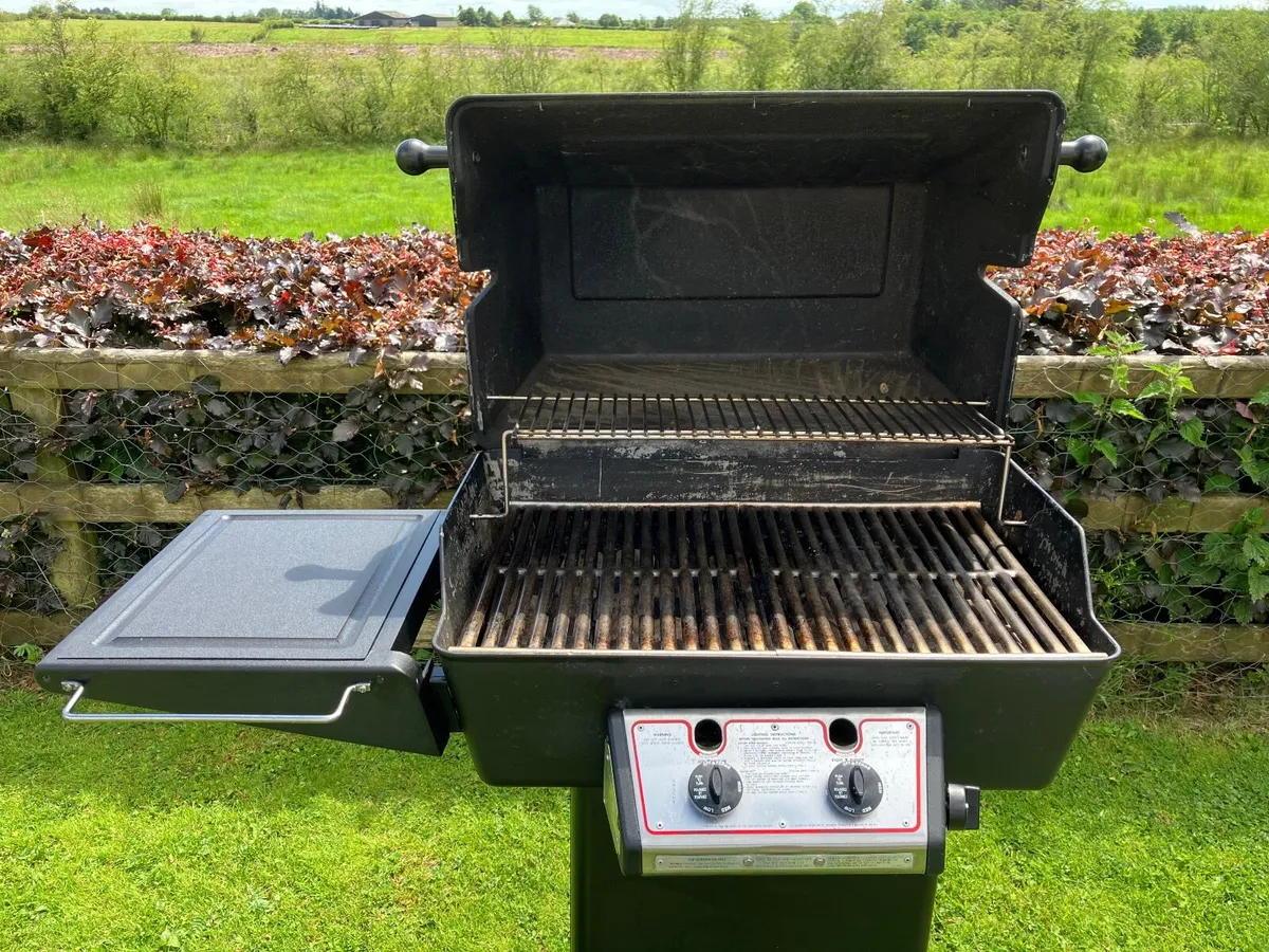 Ducane Gas Barbecue + Gas Cylinder €120 - Image 3