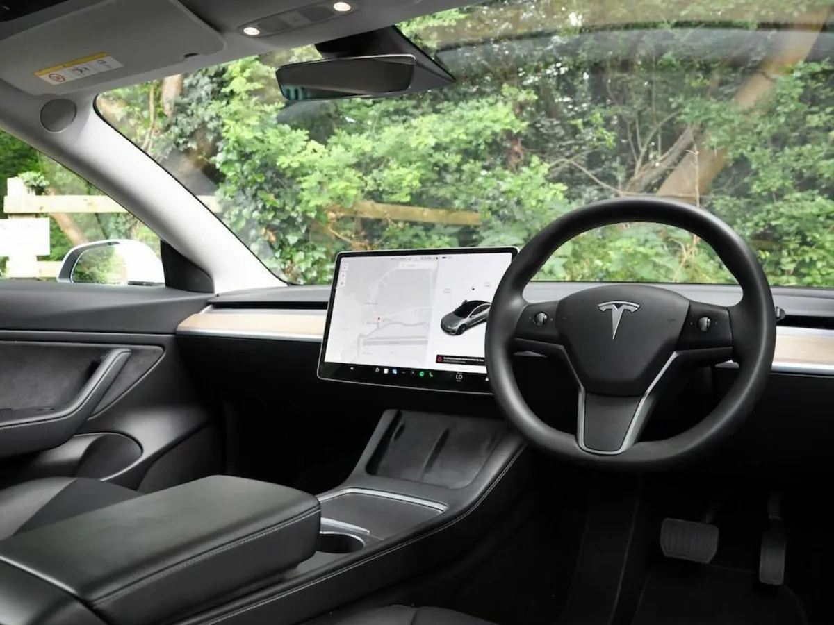 Tesla Model 3 2022 - Image 2