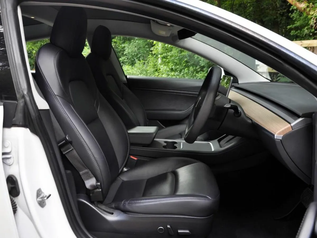 Tesla Model 3 2022 - Image 3
