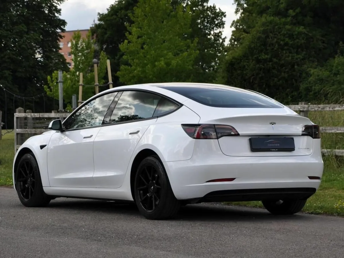 Tesla Model 3 2022 - Image 4