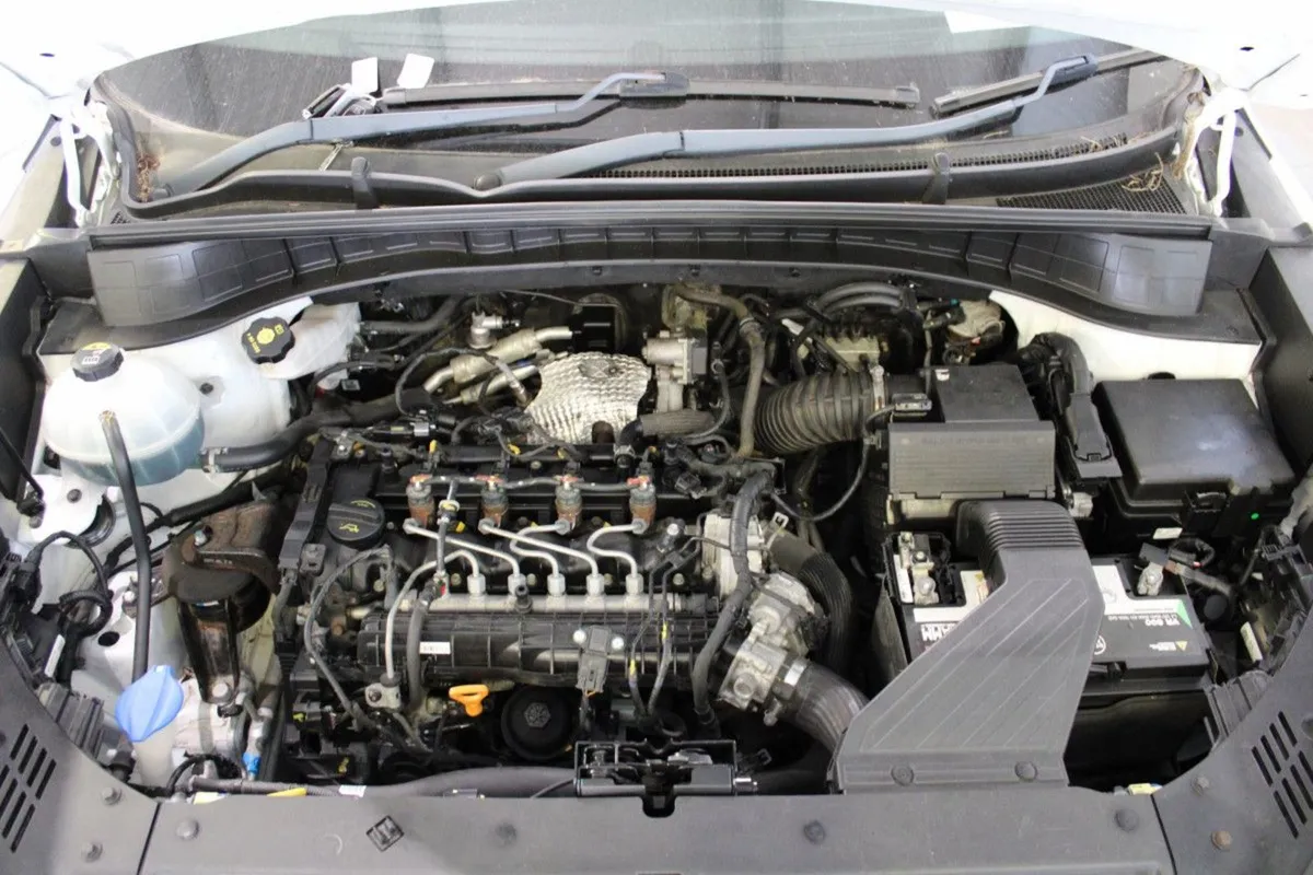 Hyundai Tucson 1.7 D Executive SE - Image 4