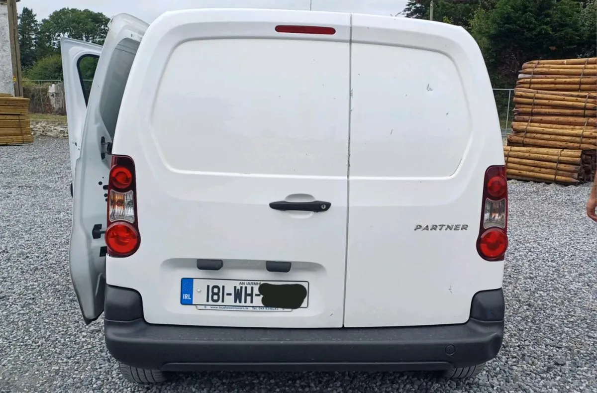 181 Peugeot Partner Commercial Van - Image 3