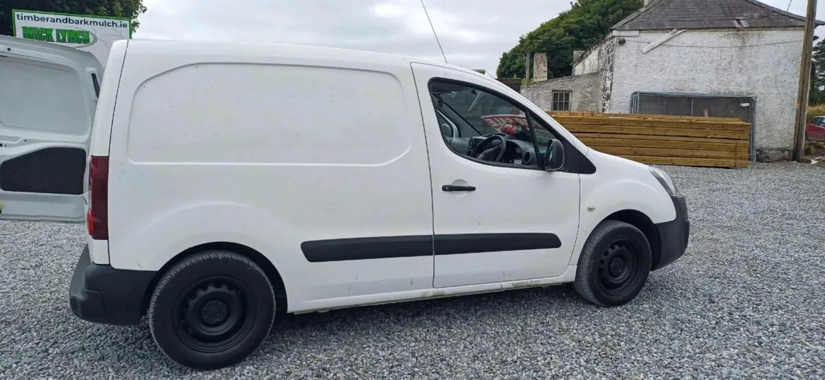 181 Peugeot Partner Commercial Van - Image 4