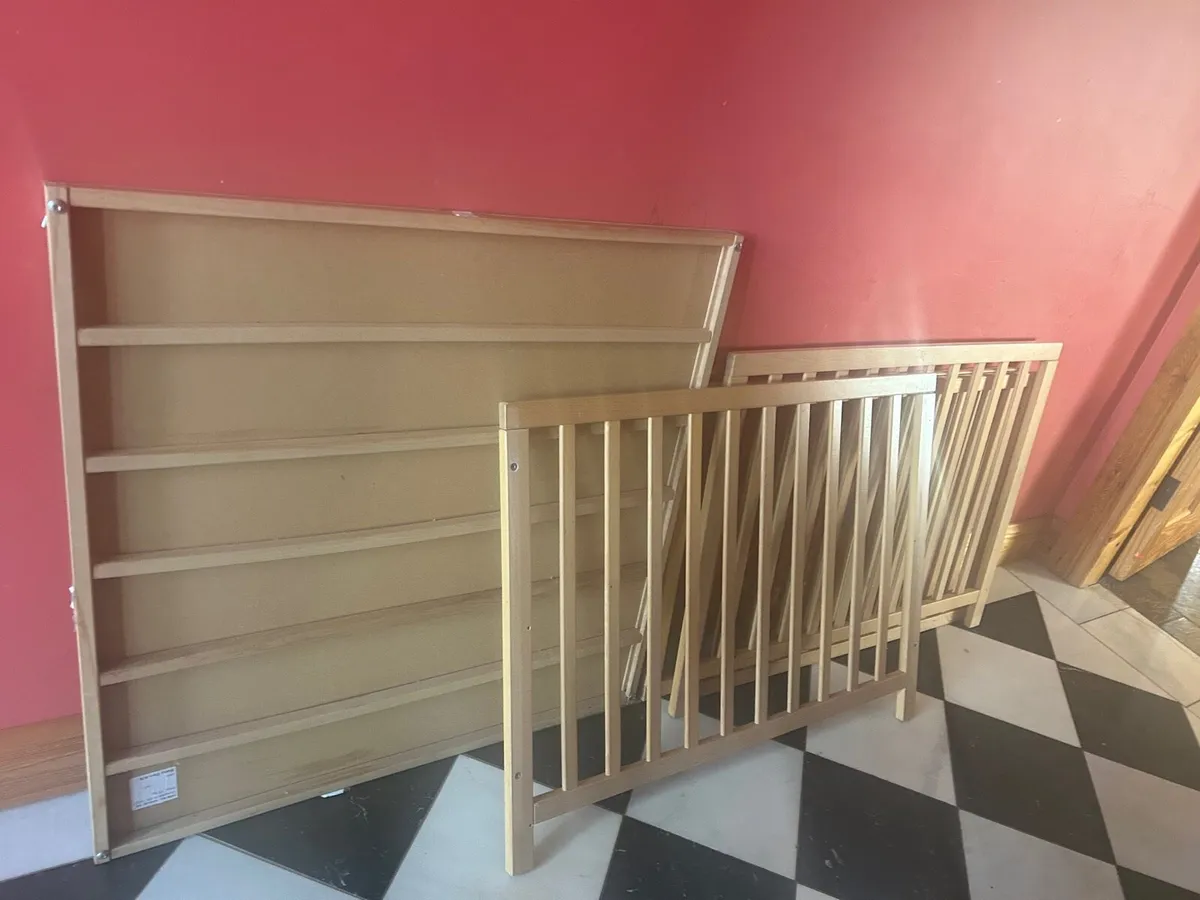 Timber play pen - Image 2