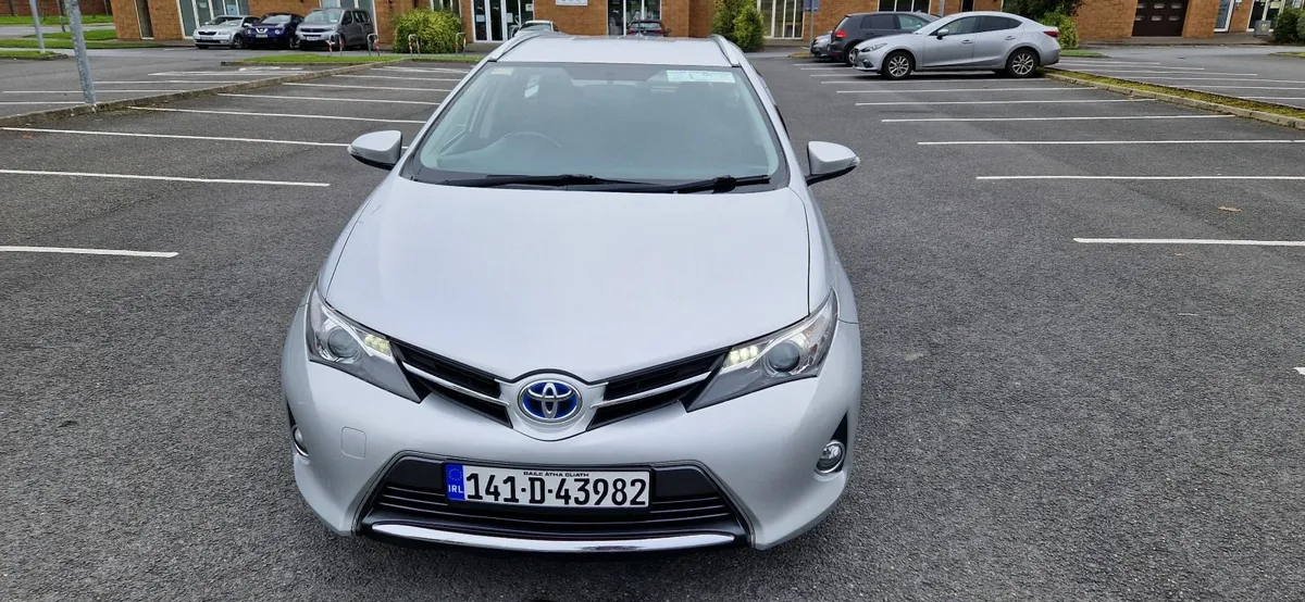 Toyota Auris 2014 1.8 Hybrid Estate - Image 1