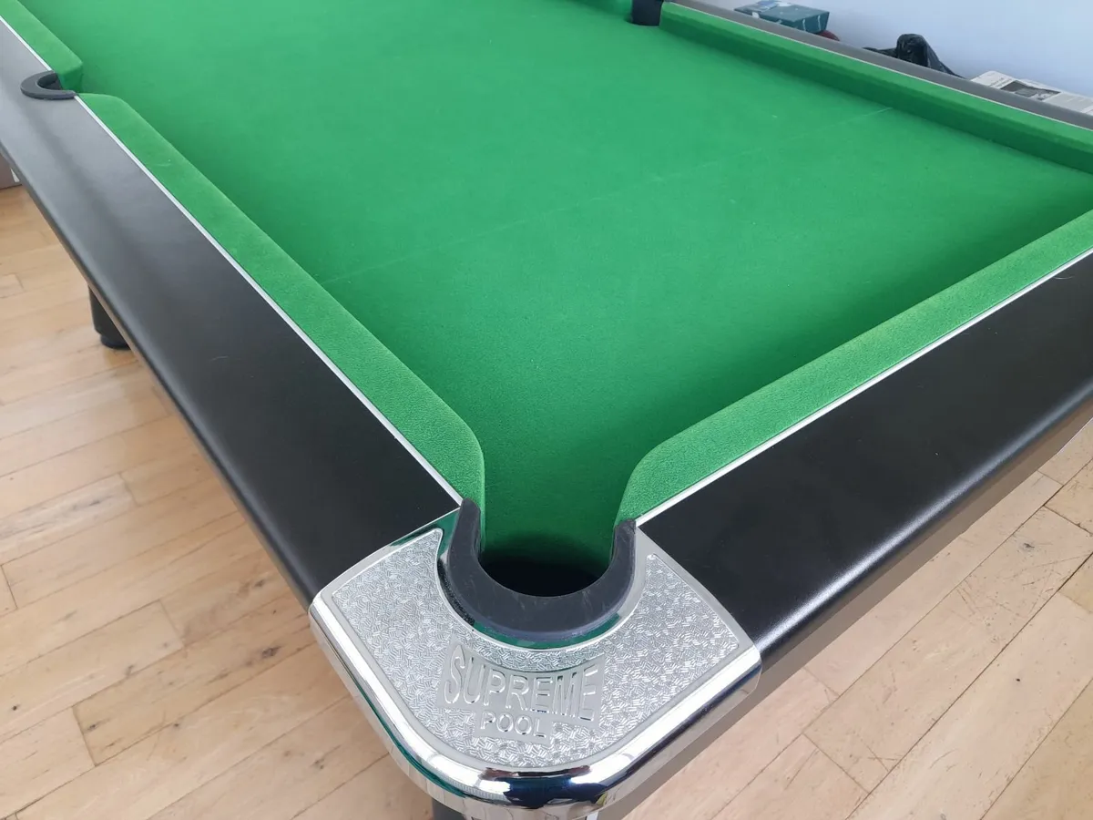 Pool table - Image 1