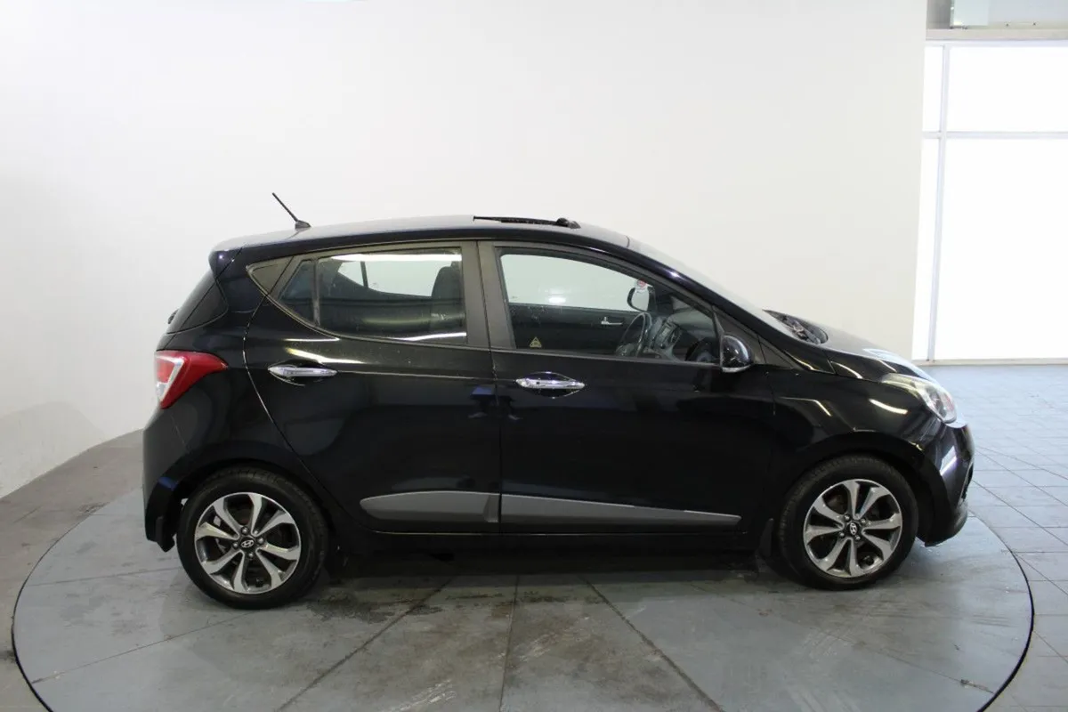 Hyundai i10 1.2 Premium Sunroof - Image 3