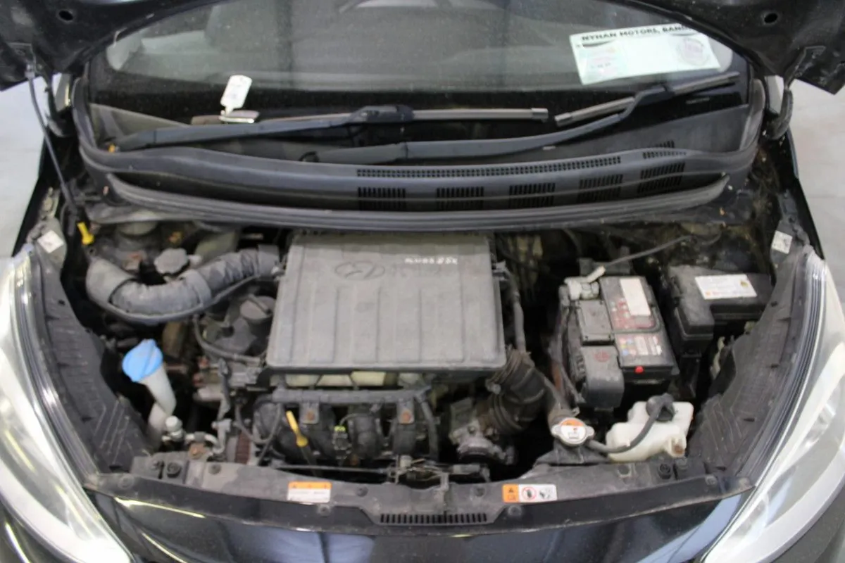 Hyundai i10 1.2 Premium Sunroof - Image 4