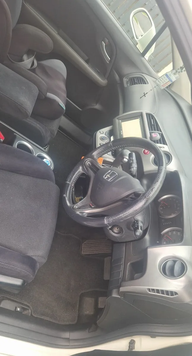 Honda Stream 2008 - Image 4