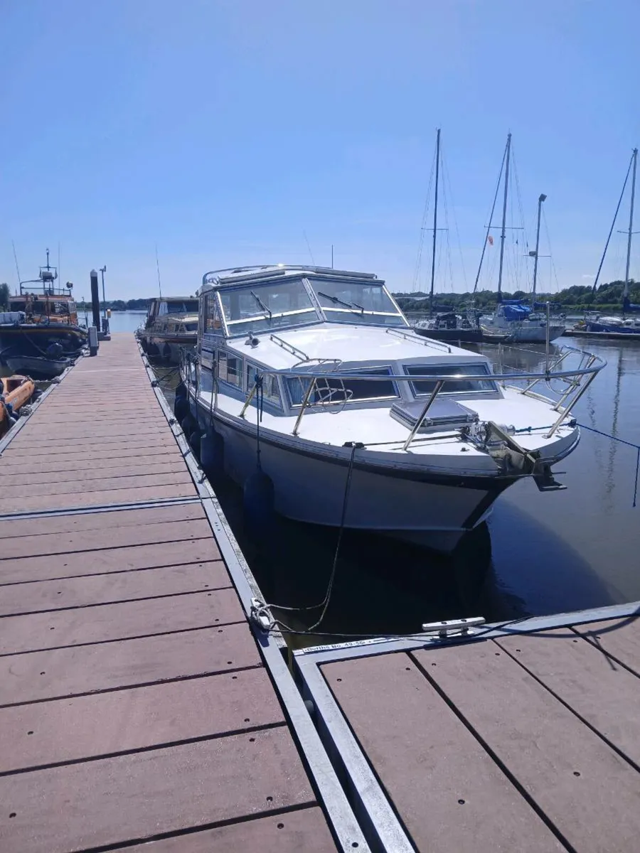 Motor cruiser - Image 1