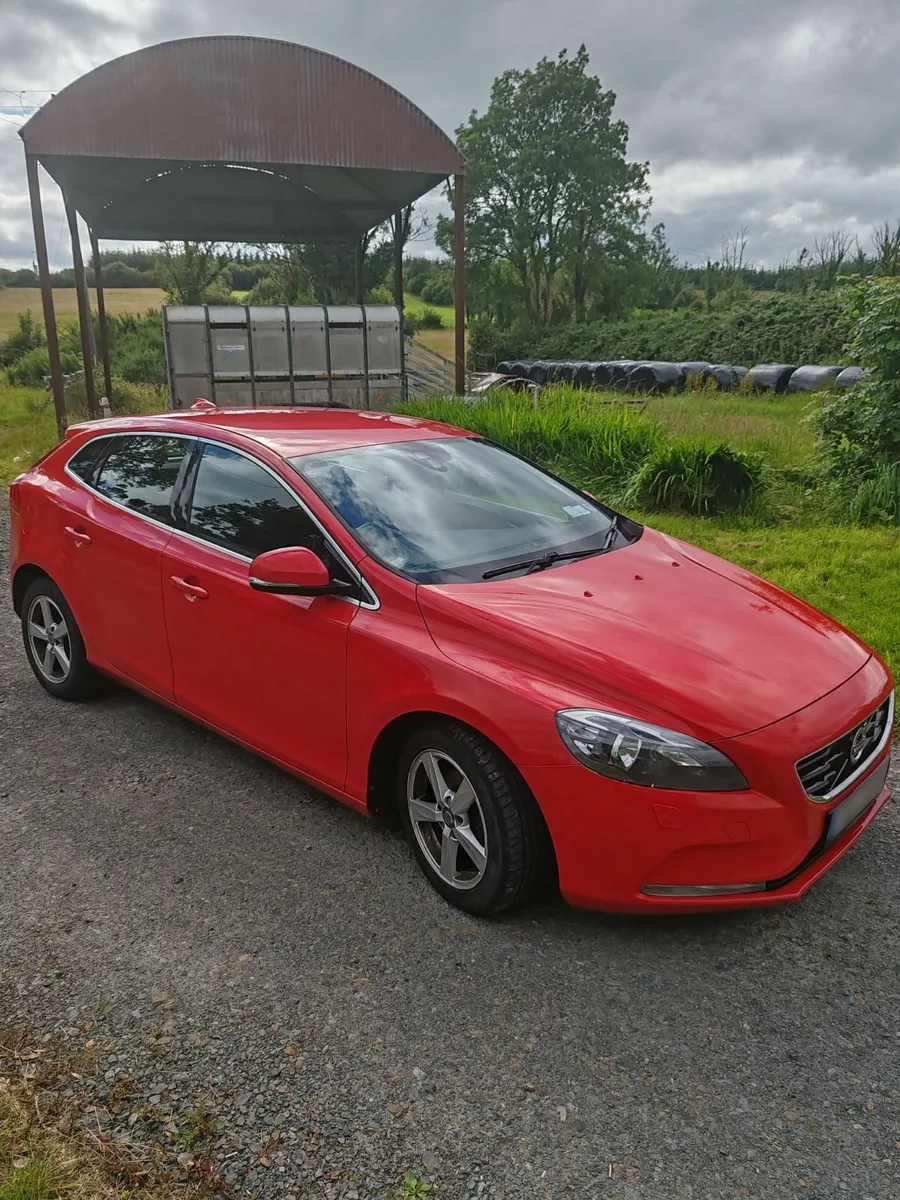 Volvo V40 2013 - Image 2