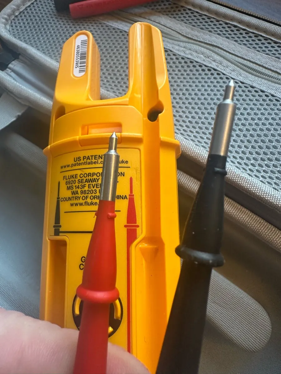 Fluke hand held meter - Image 2