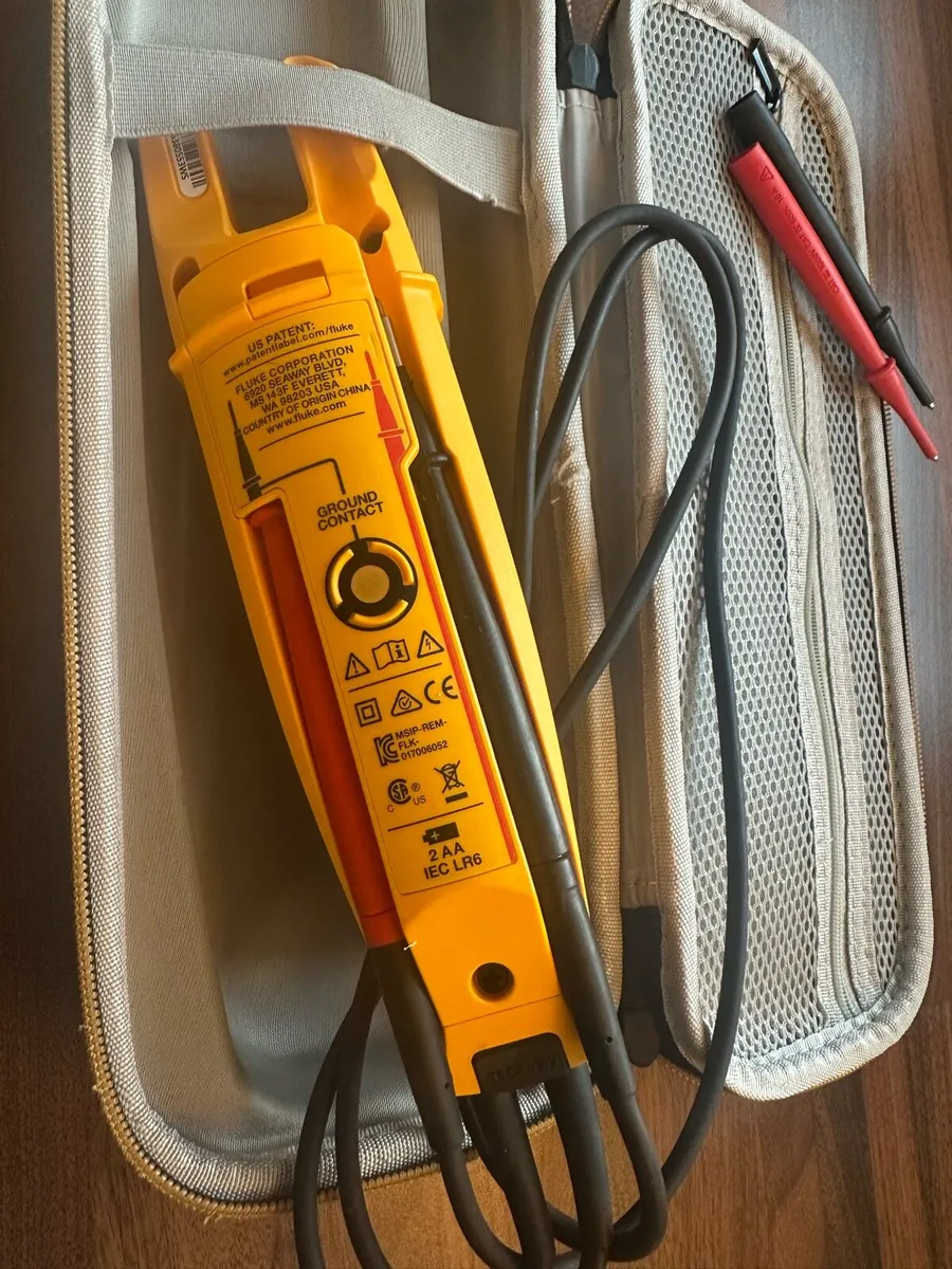 Fluke hand held meter - Image 4