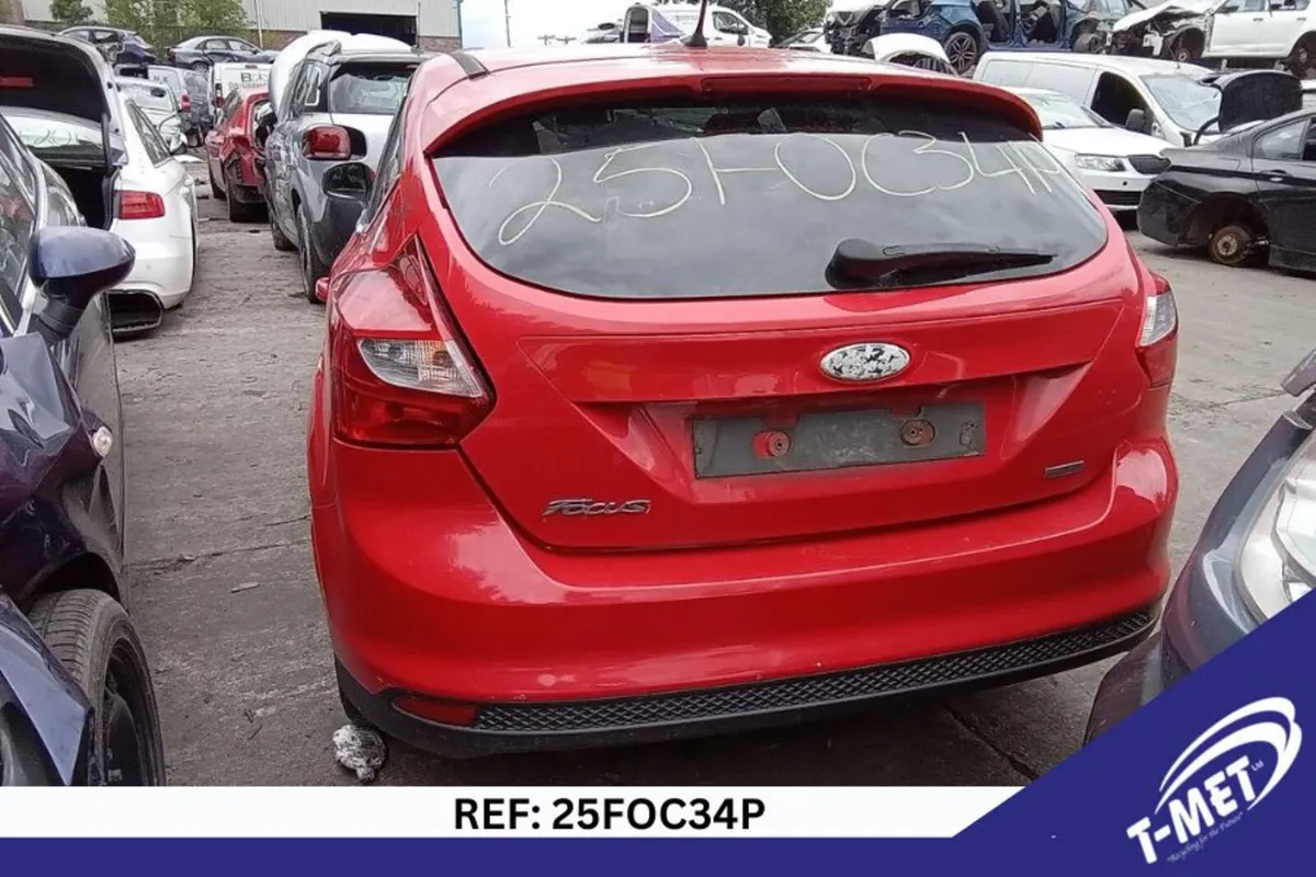 2012 FORD FOCUS BREAKING FOR PARTS - Image 2