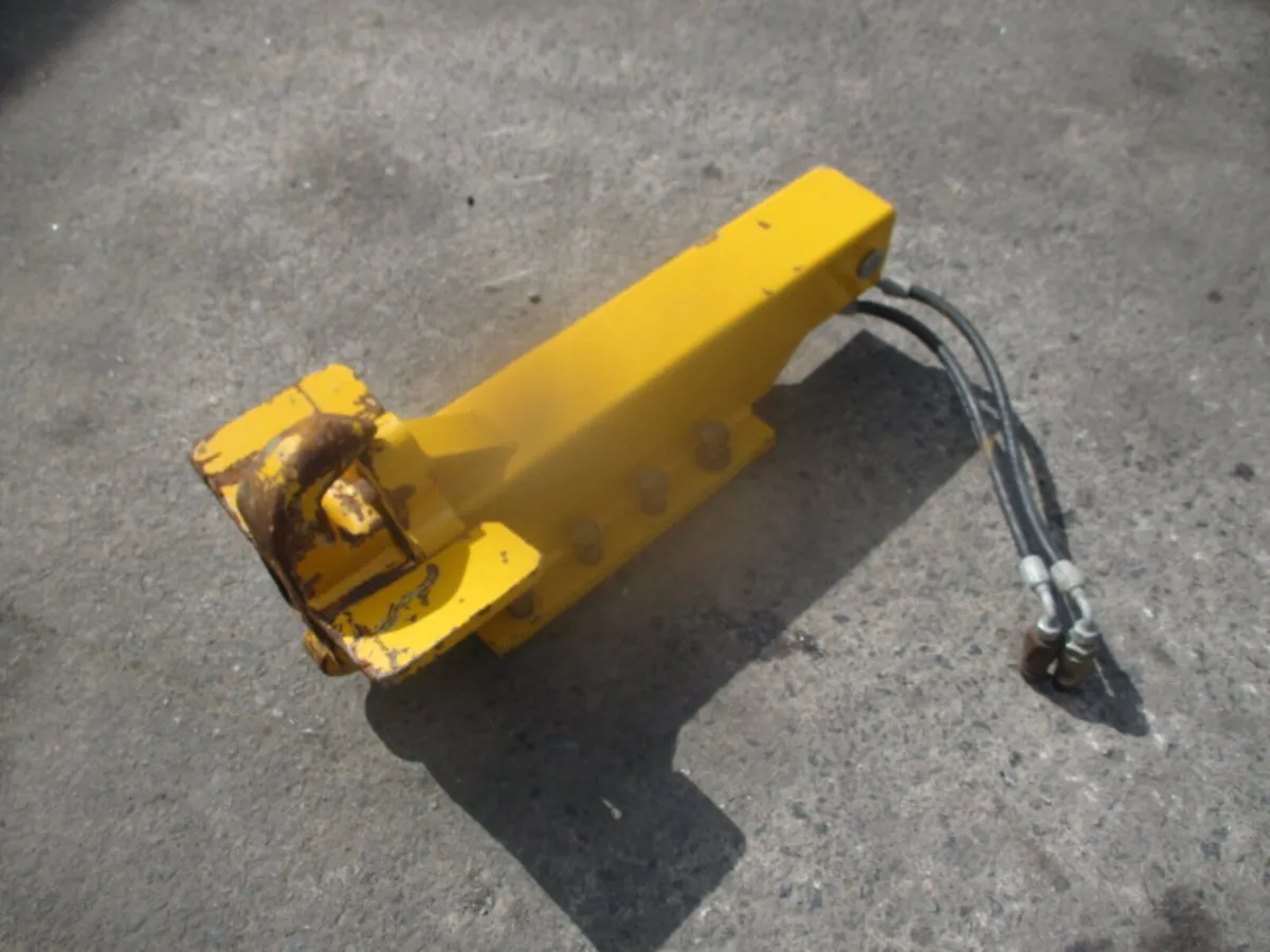 Telehandler Hydraulic Hitch - Image 1