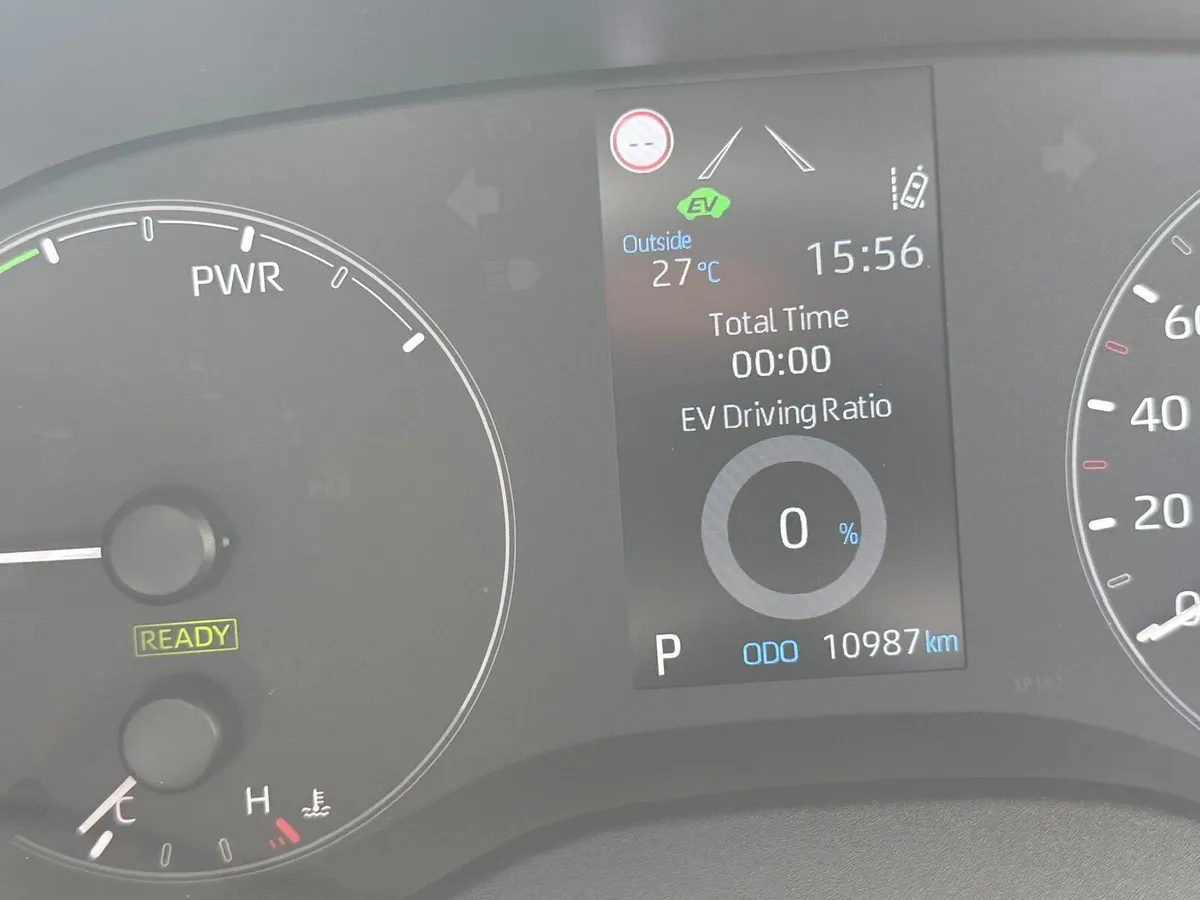 Toyota Yaris petrol hybrid - Image 4