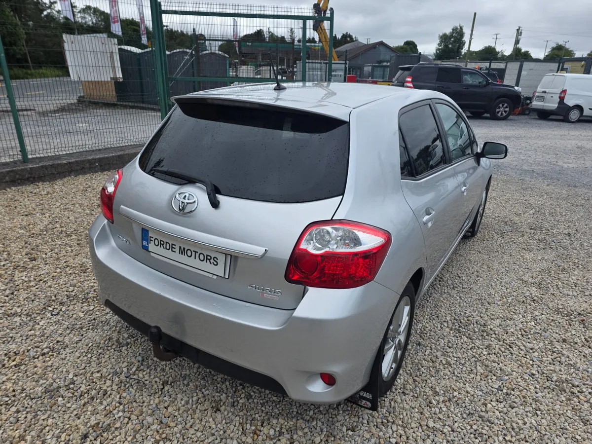 Toyota Auris 2011 - Image 4
