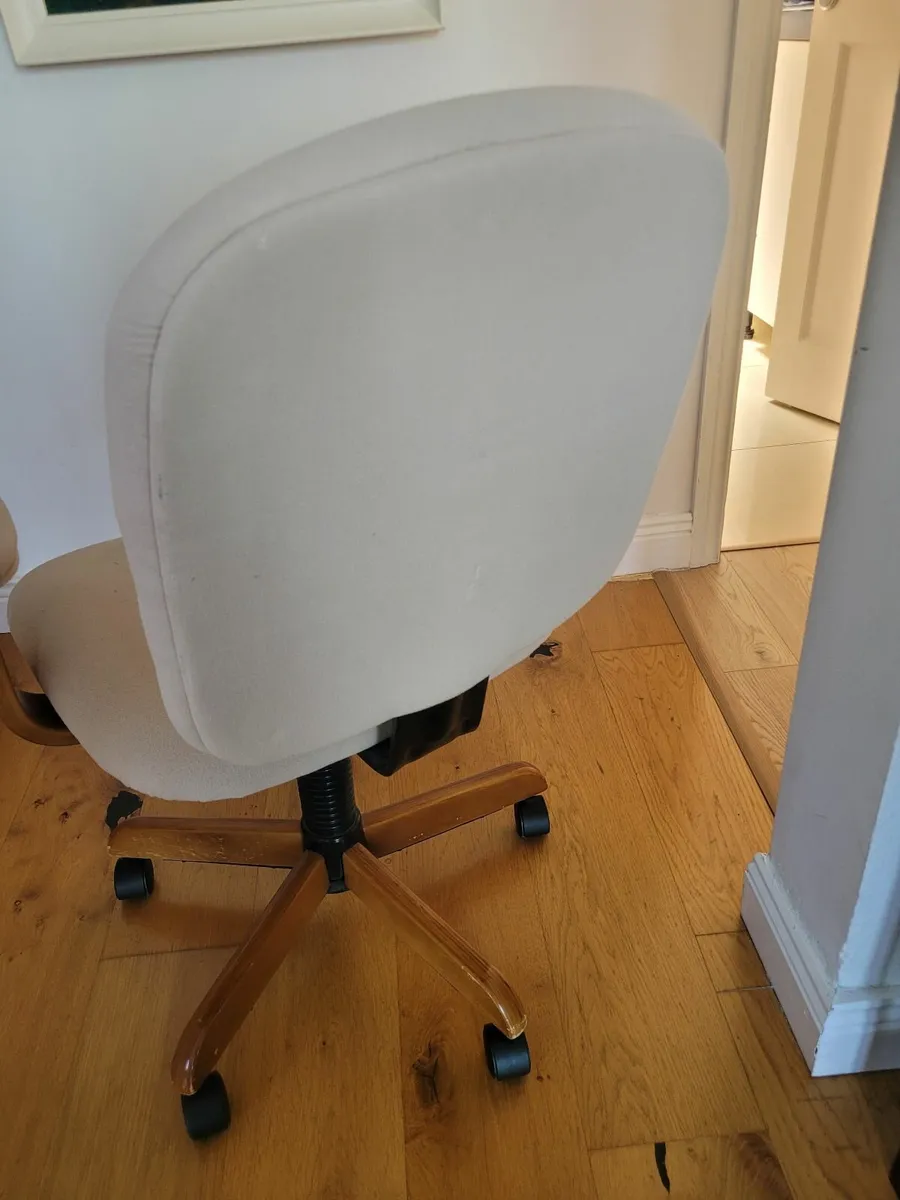 Swivel chair - Image 3