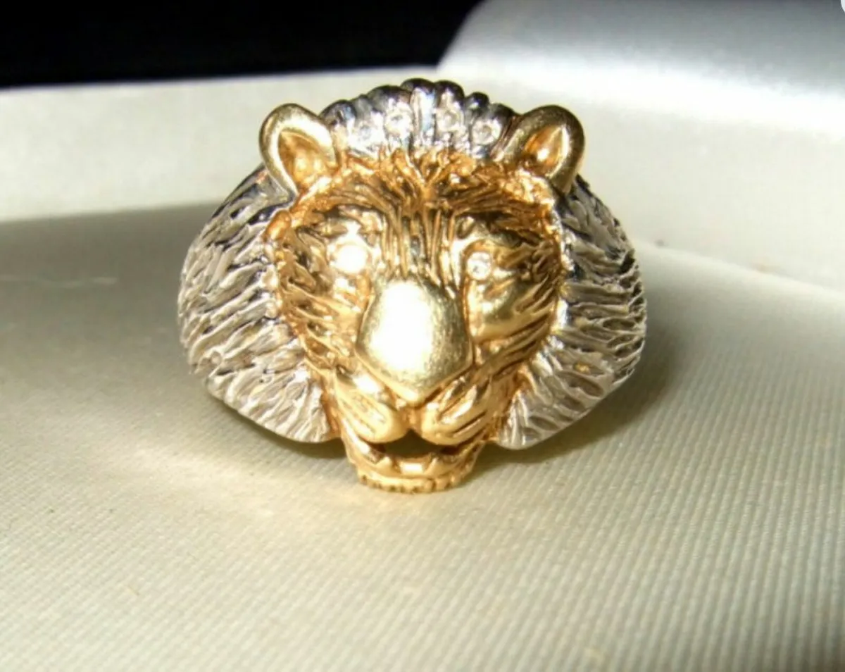 Vintage Hallmarked 9ct Gold/Diamond Ring - Image 1