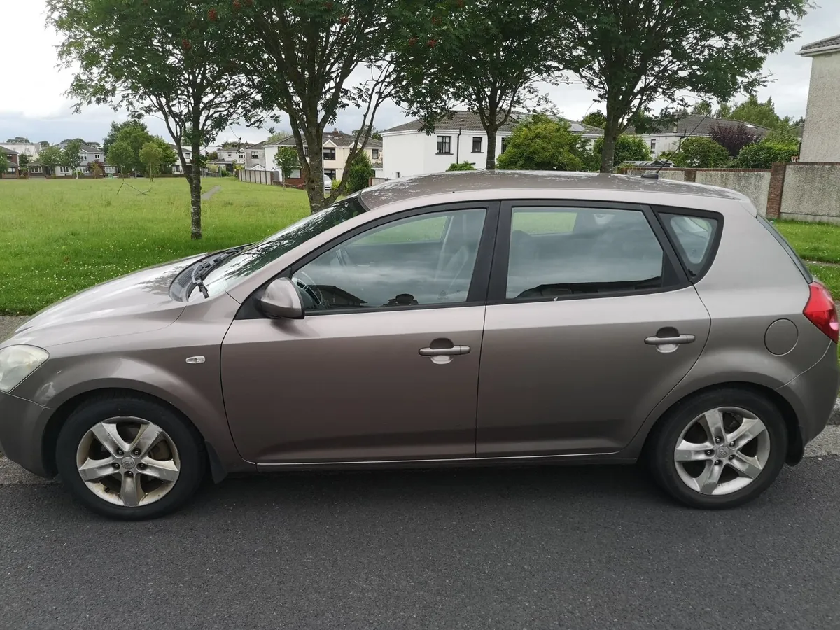 Kia Ceed 2007 1.4 petrol - Image 2