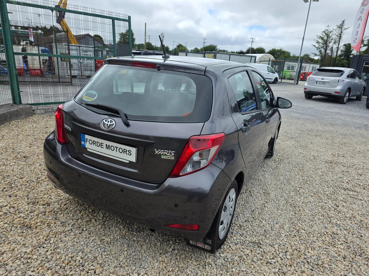 Toyota Yaris 2013 - Image 4