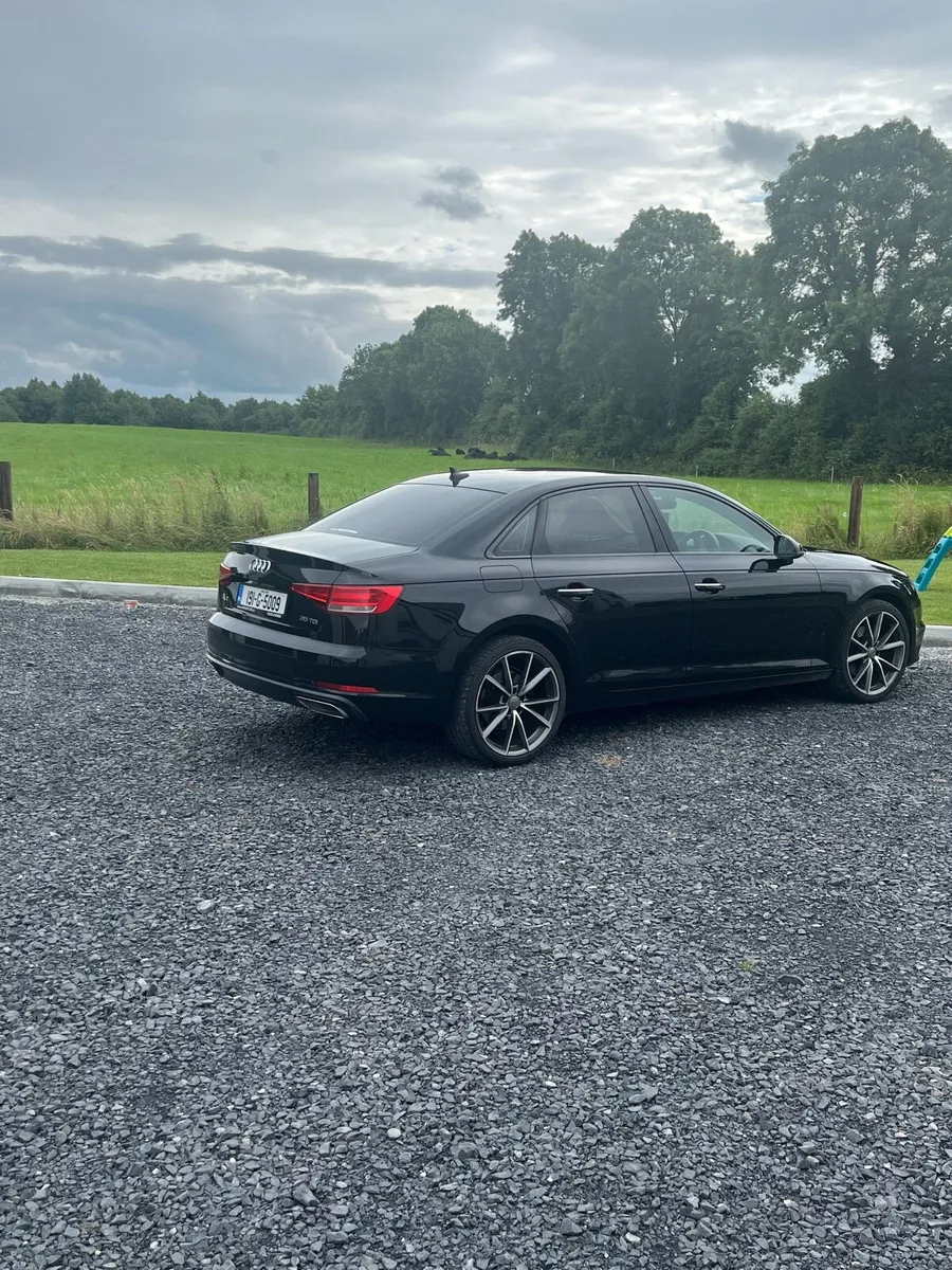Audi A4 Black Edition - Image 2