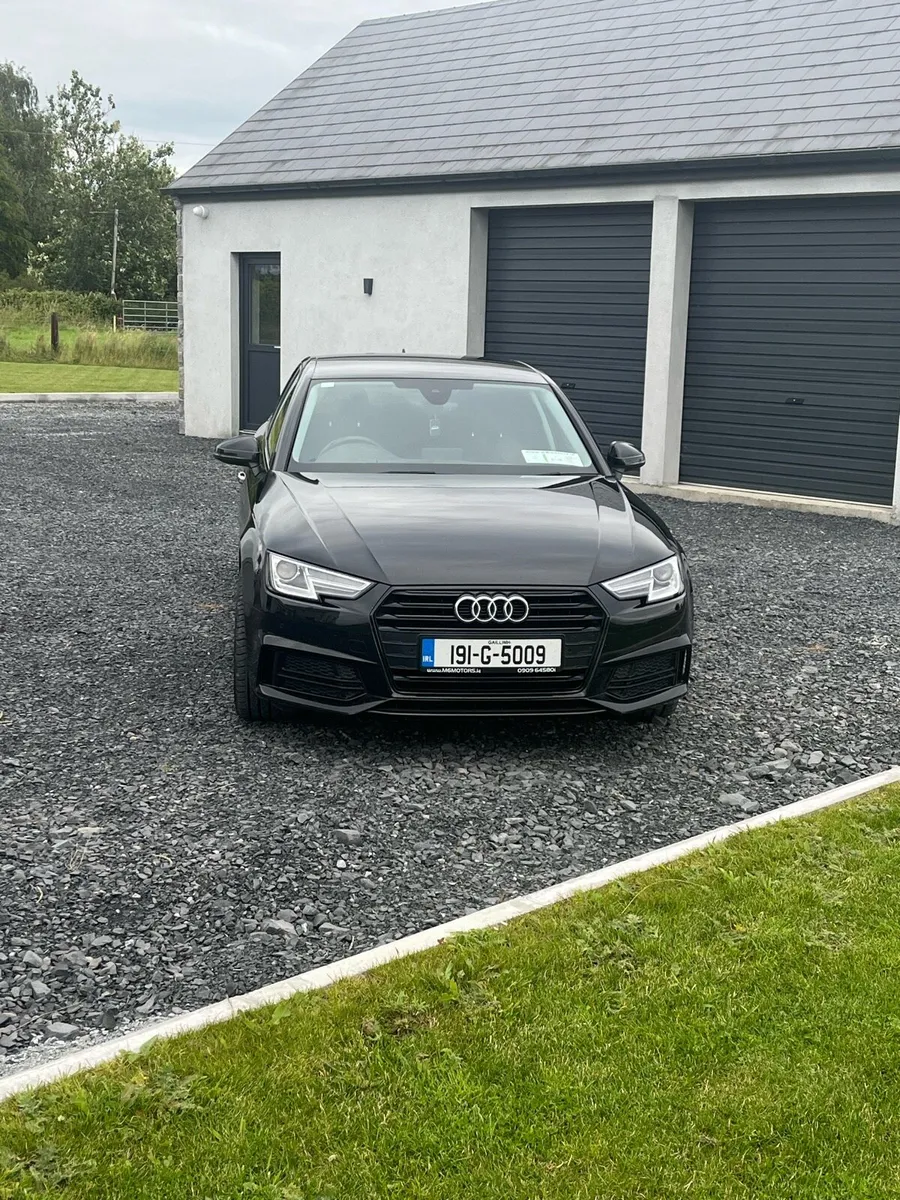 Audi A4 Black Edition - Image 4