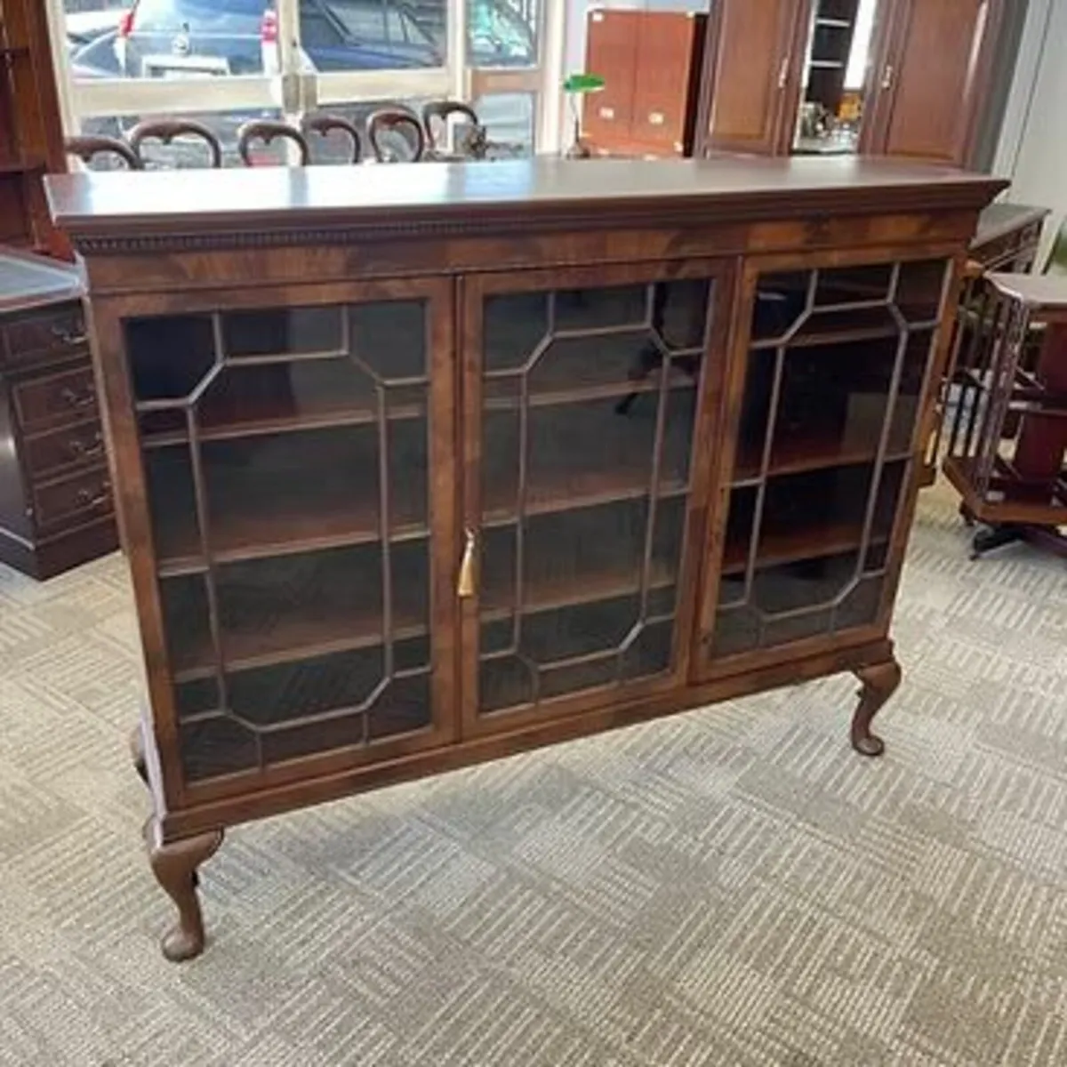Stunning Victorian mahogany three door bookcase. R