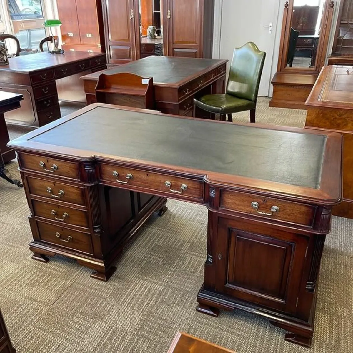 Beautiful mahogany leather top twin pedestal partn