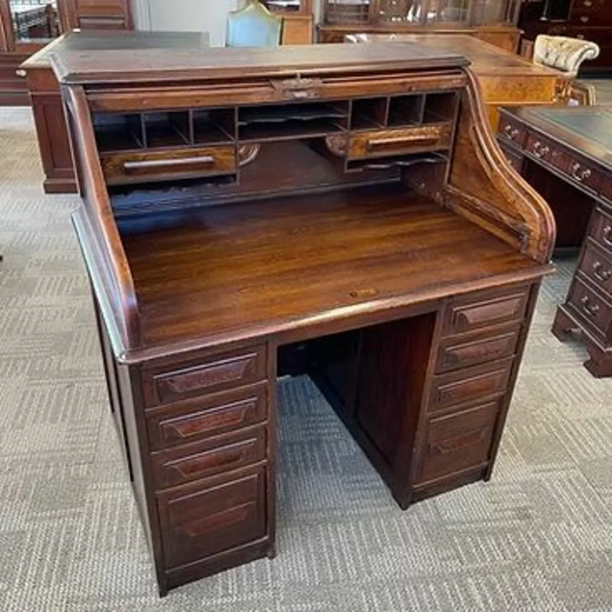 Beautiful oak tambour S shaped roller top desk. Ke