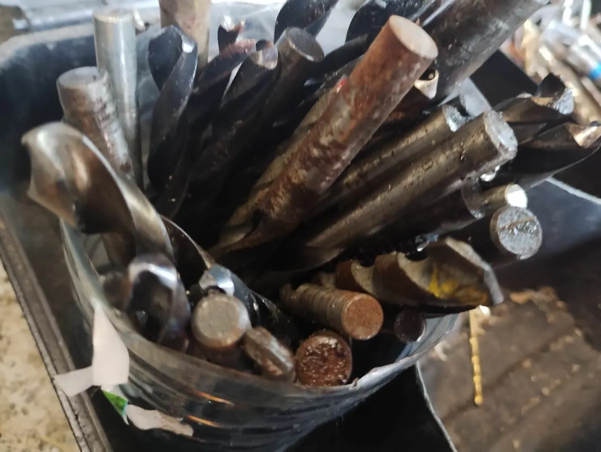 Assortment of drill bits - Image 1