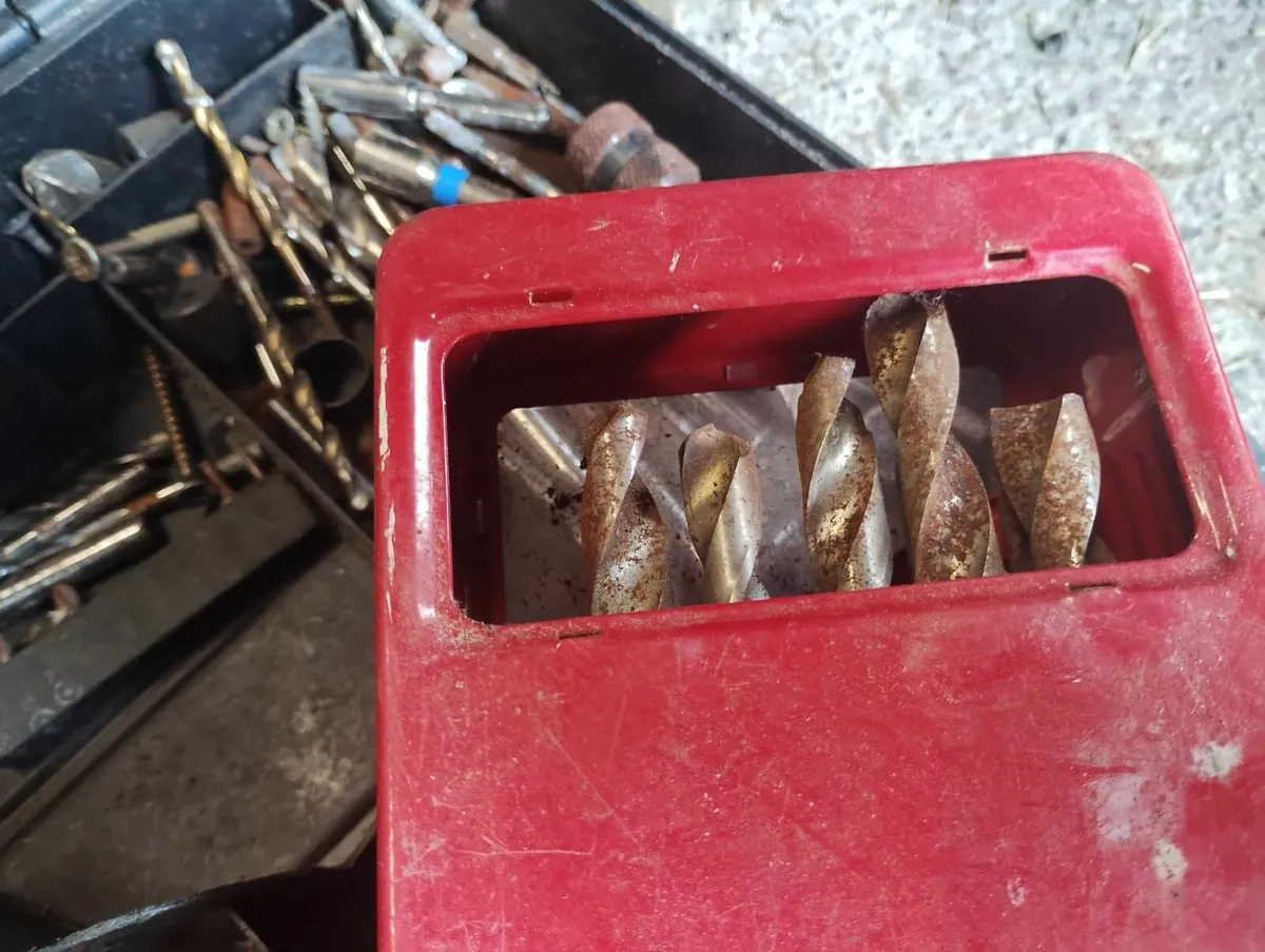 Assortment of drill bits - Image 2