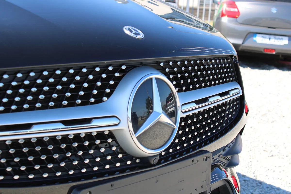 Mercedes-Benz 300E AMG Line Prem + - Image 2
