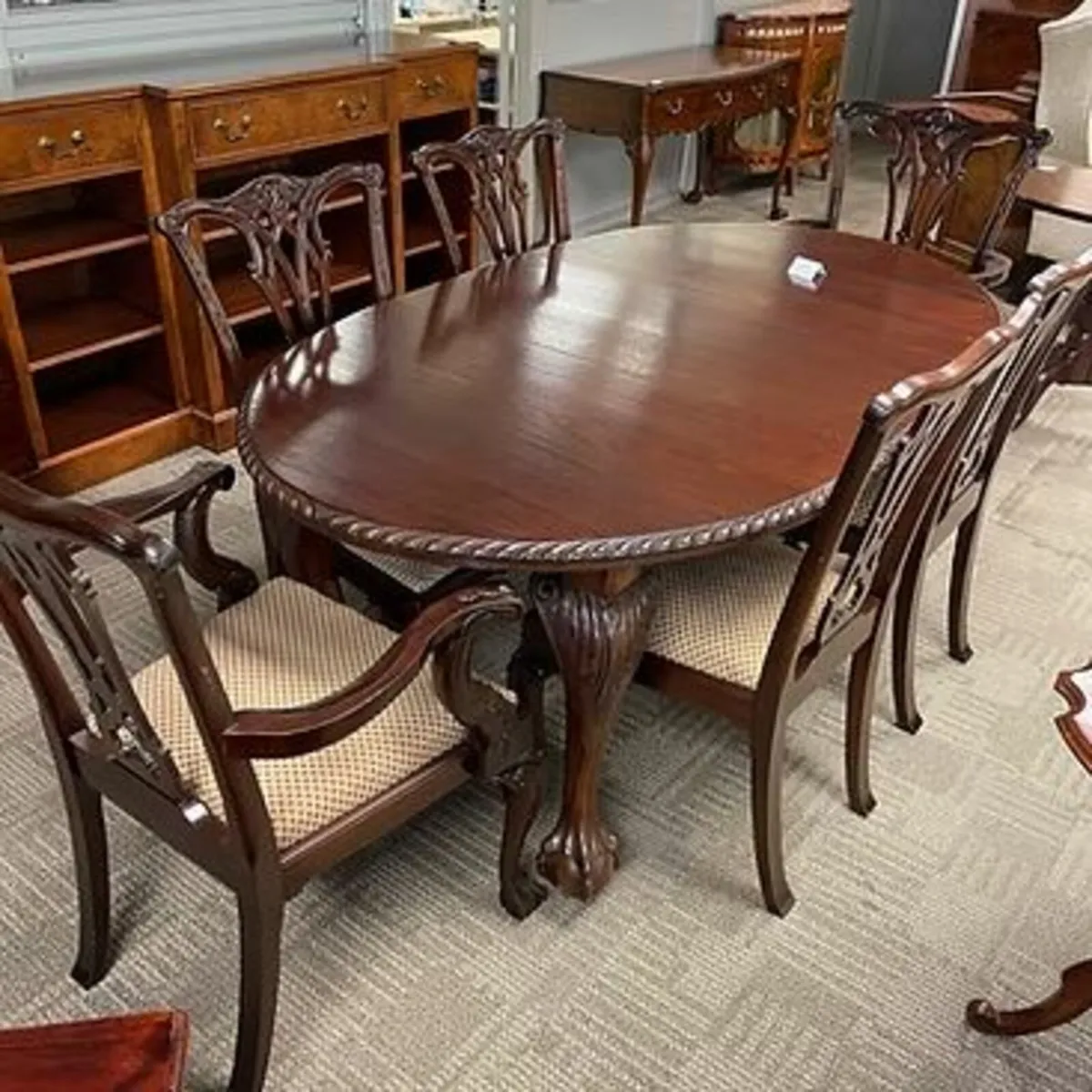 Fabulous oval shaped mahogany roped edge dining ta - Image 1