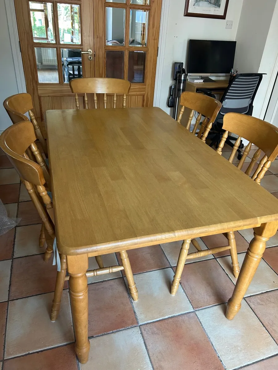 Table and 5 chairs - Image 2