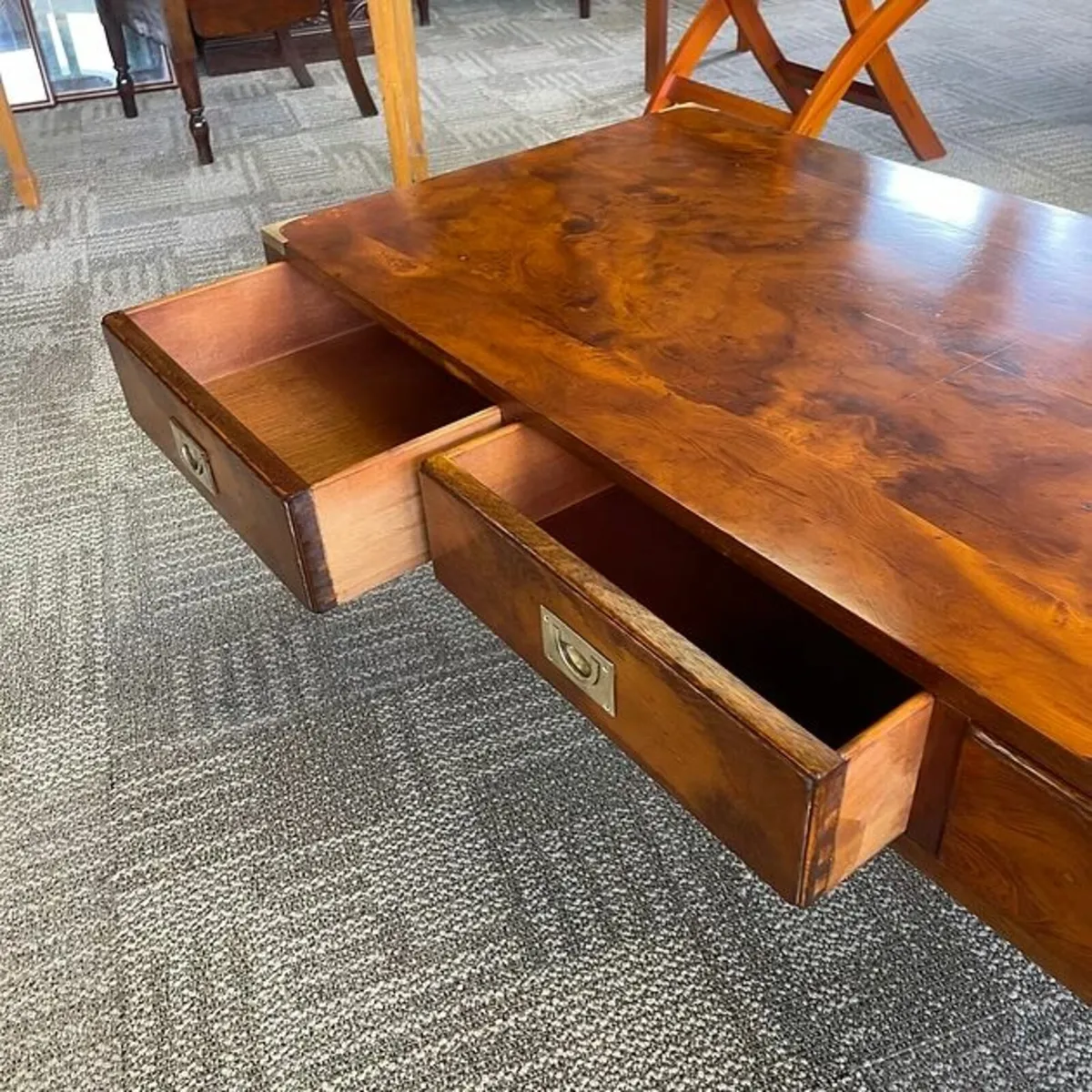 Beautiful flamed campaign coffee table with brass - Image 3