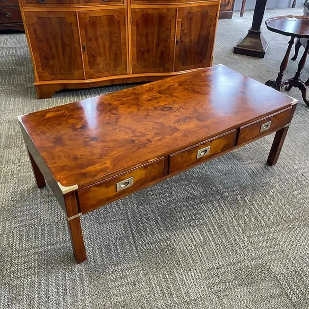 Beautiful flamed campaign coffee table with brass - Image 4