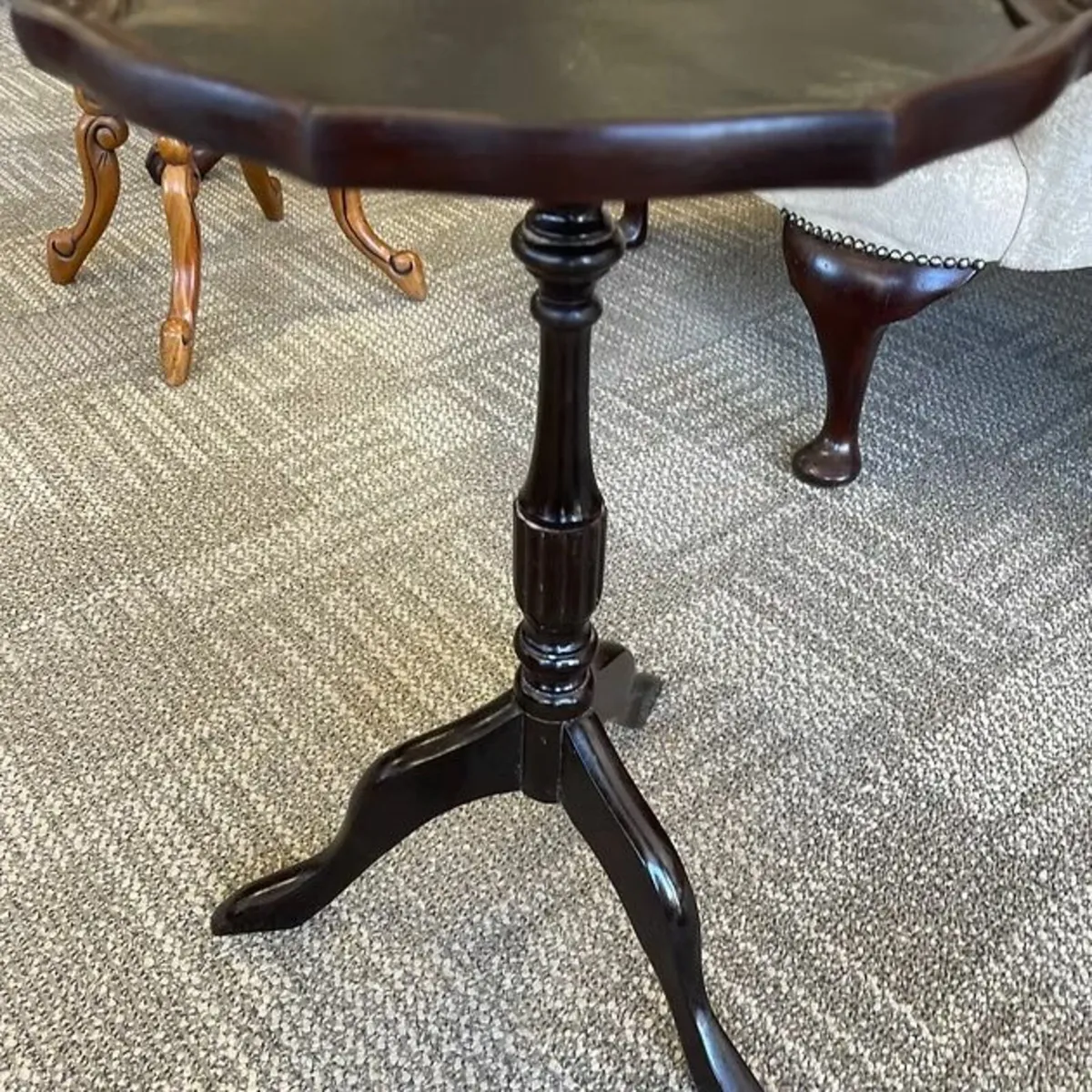 Beautiful mahogany green leather top wine side tab - Image 3