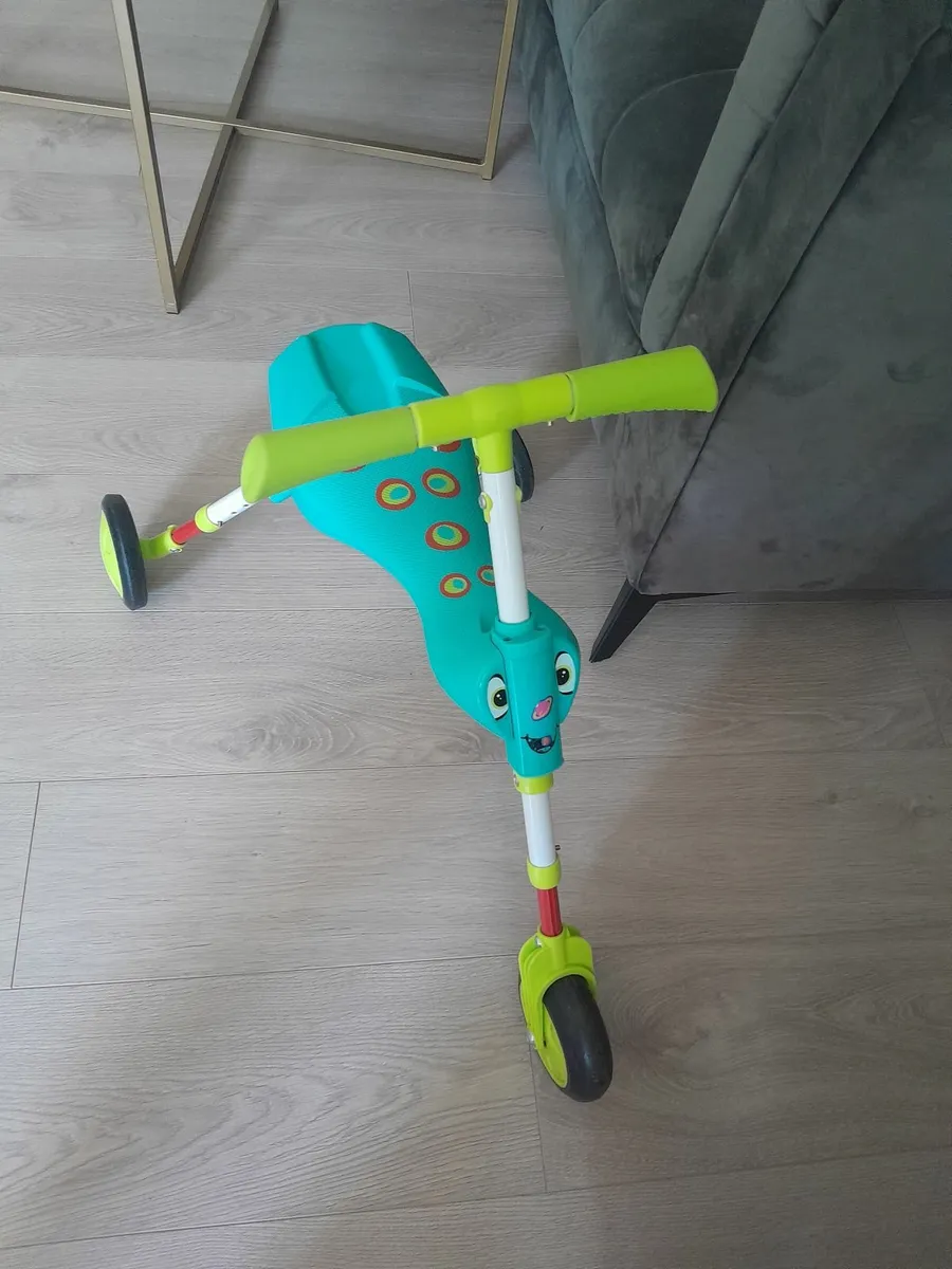 Scuttlebug xl tricycle for 2-4 years - Image 2