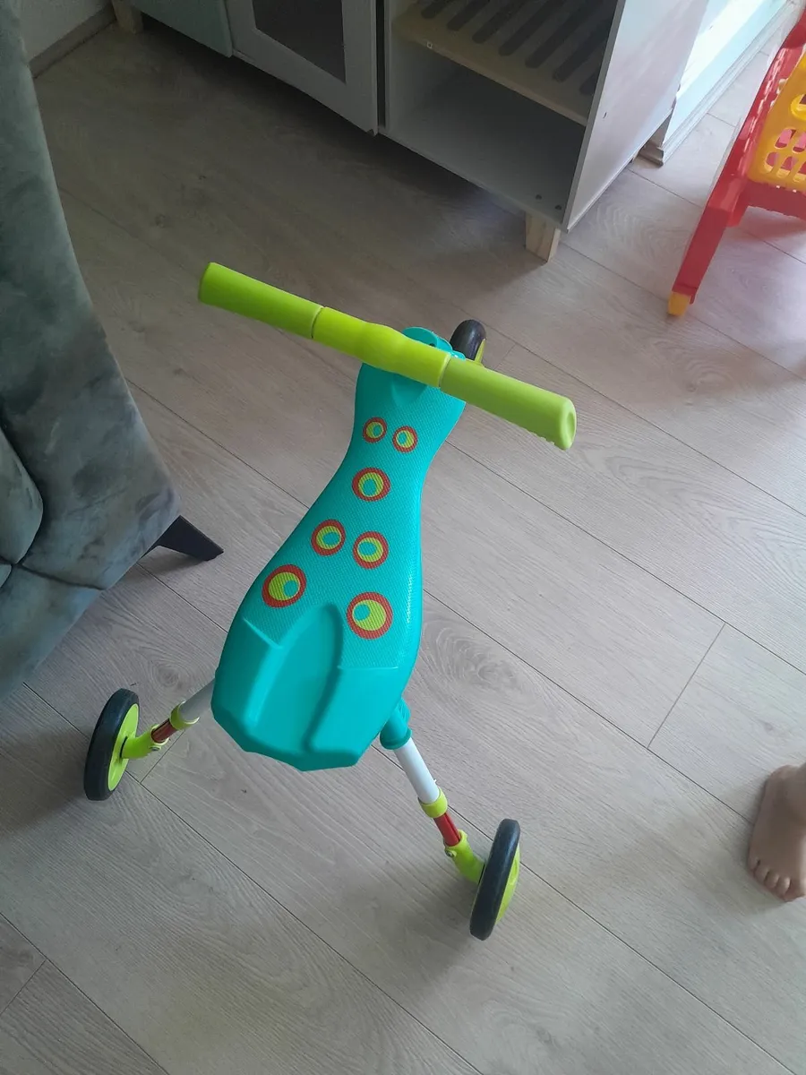 Scuttlebug xl tricycle for 2-4 years - Image 3