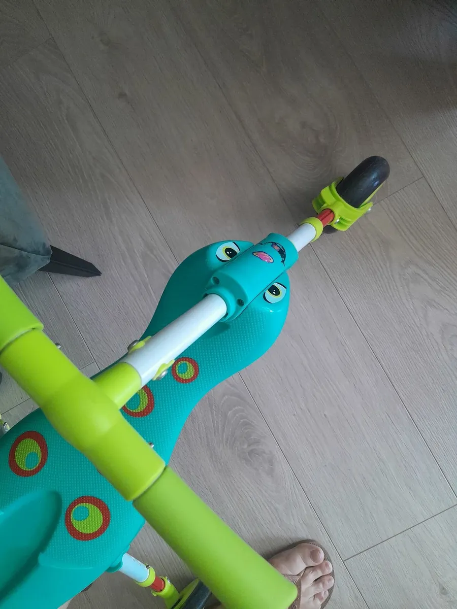 Scuttlebug xl tricycle for 2-4 years - Image 4