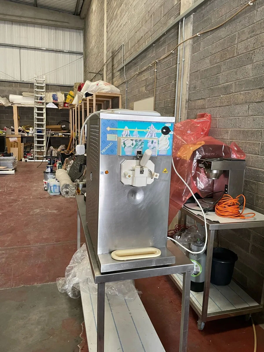 Ice cream machine - Image 1