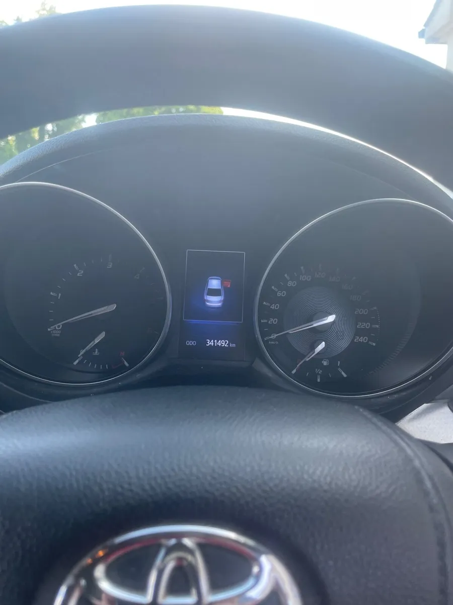 Toyota Avensis 2017 - Image 2