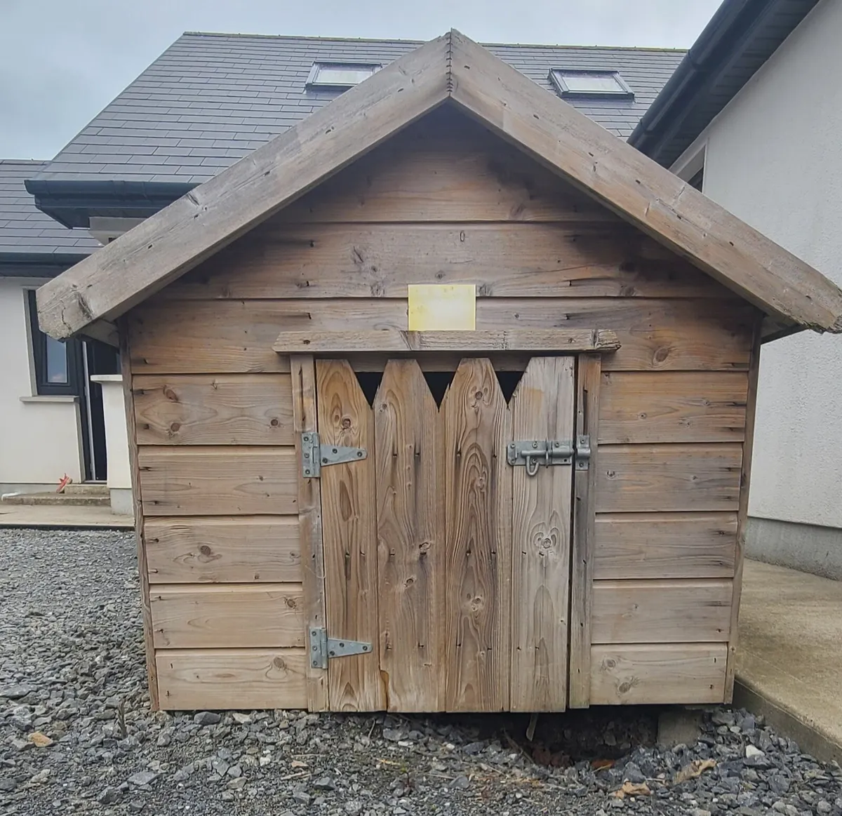 Dog house - Image 1