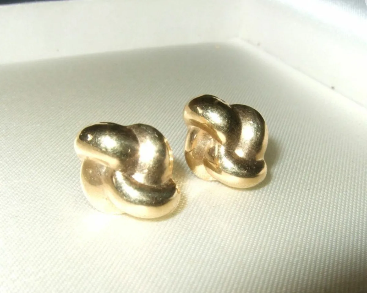 Vintage 9ct Gold Chunky Knot Earrings - Image 1