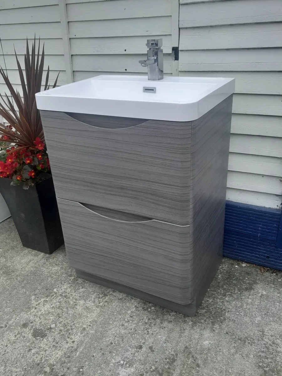 Vanity unit 600mm - Image 1