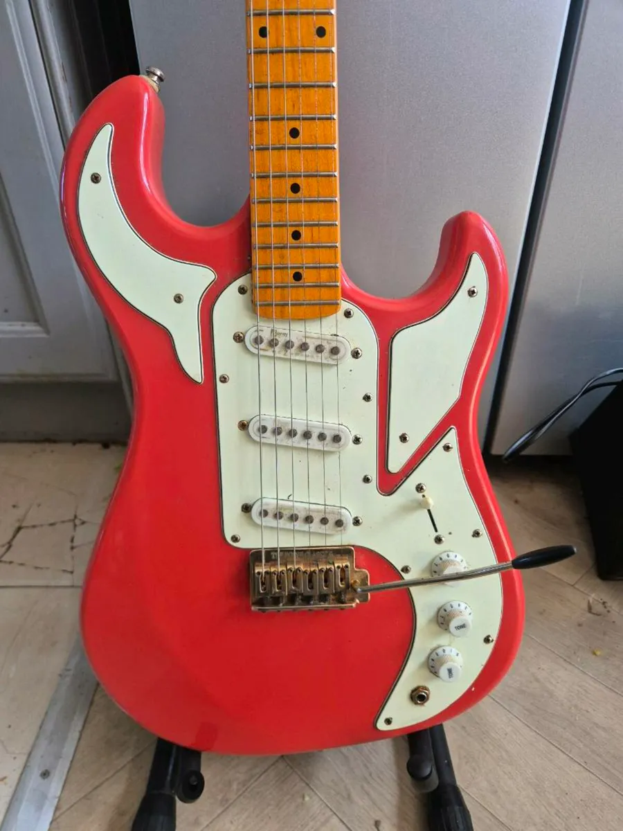 Burns Marquee Guitar with Small Amplifier - Image 2